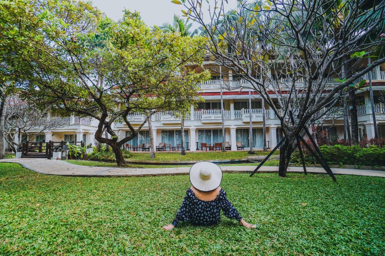 Wora Bura Hua Hin Resort & Spa Kültér fotó The hotel's garden