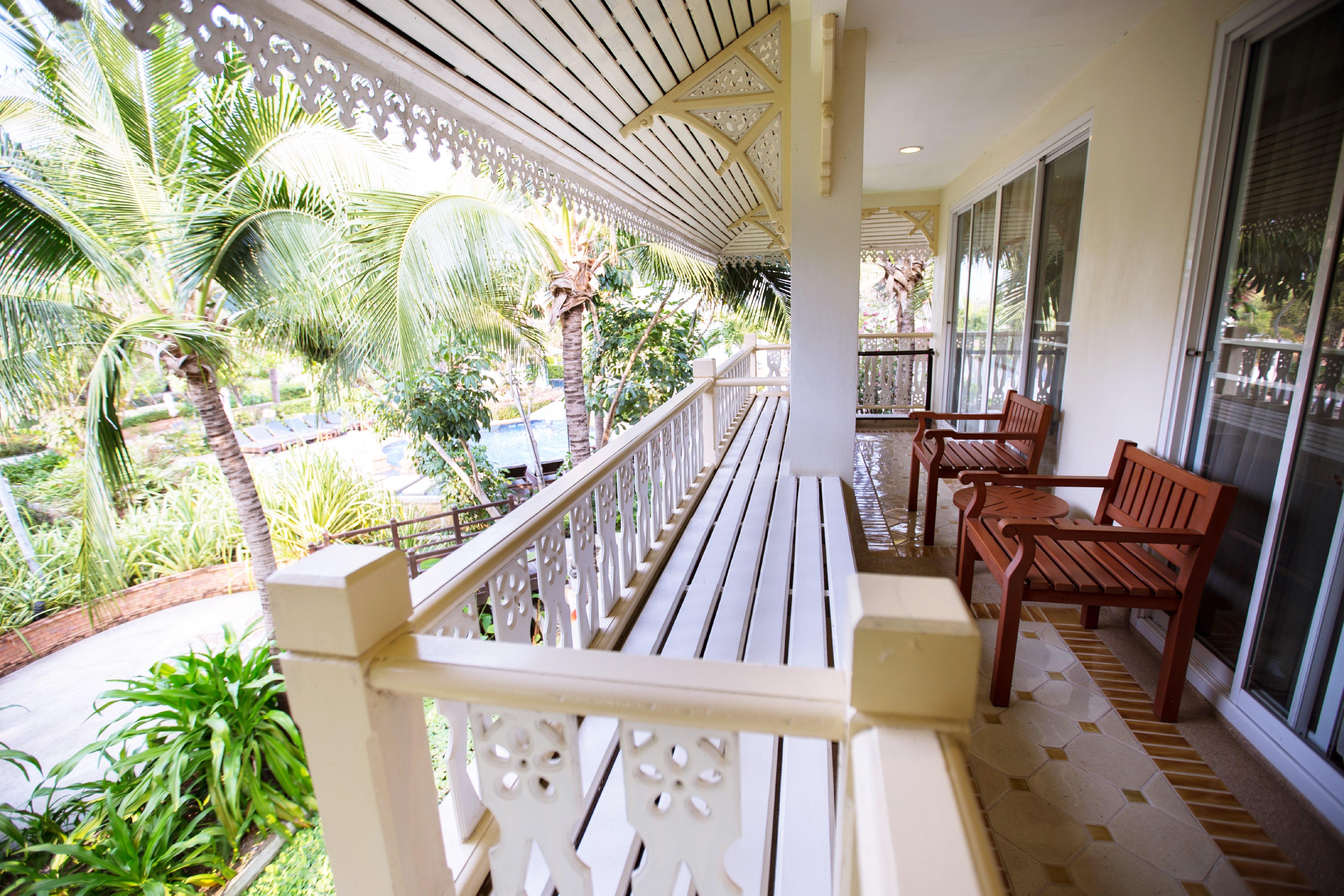 Wora Bura Hua Hin Resort & Spa Kültér fotó A balcony