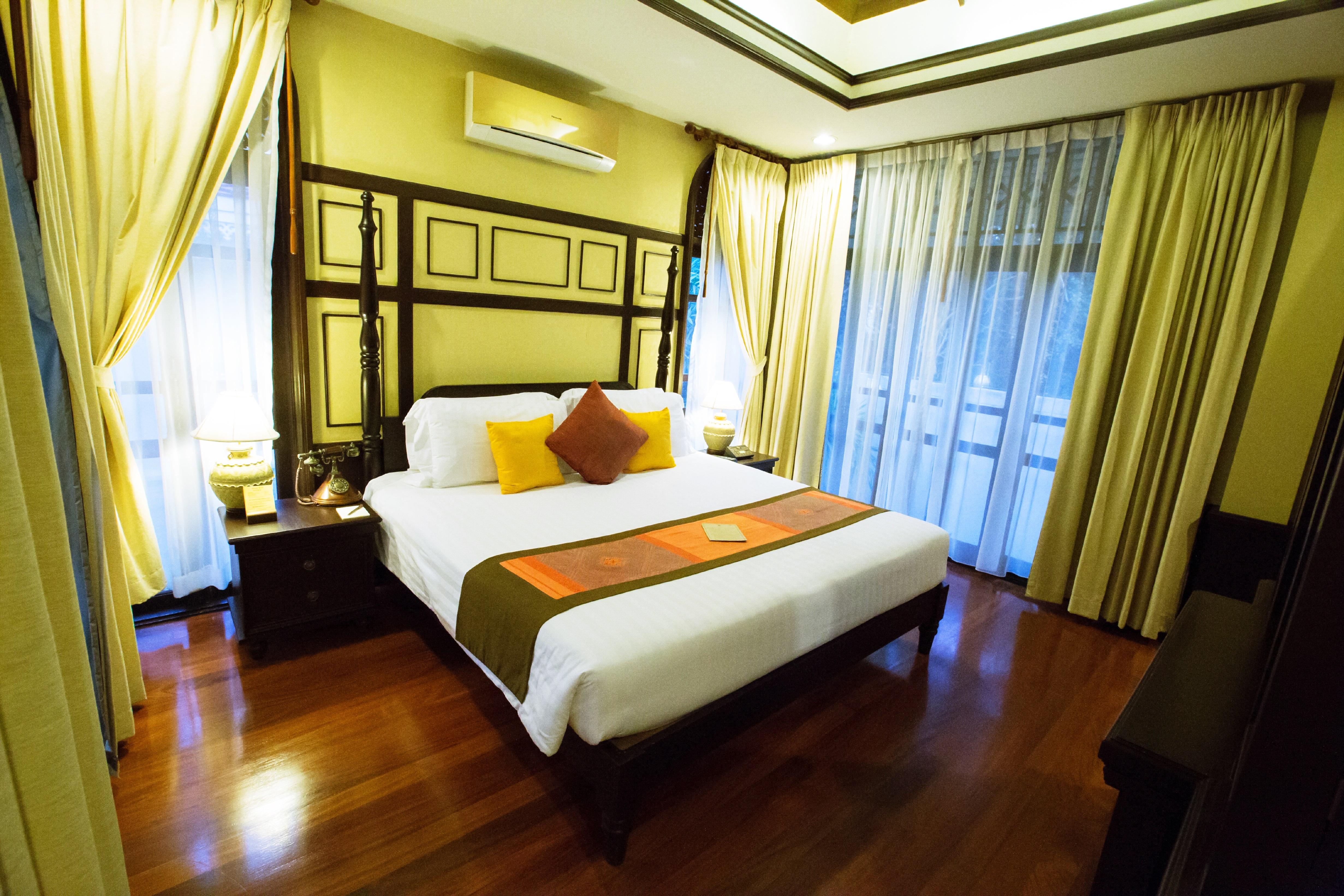 Wora Bura Hua Hin Resort & Spa Kültér fotó A bedroom at the resort