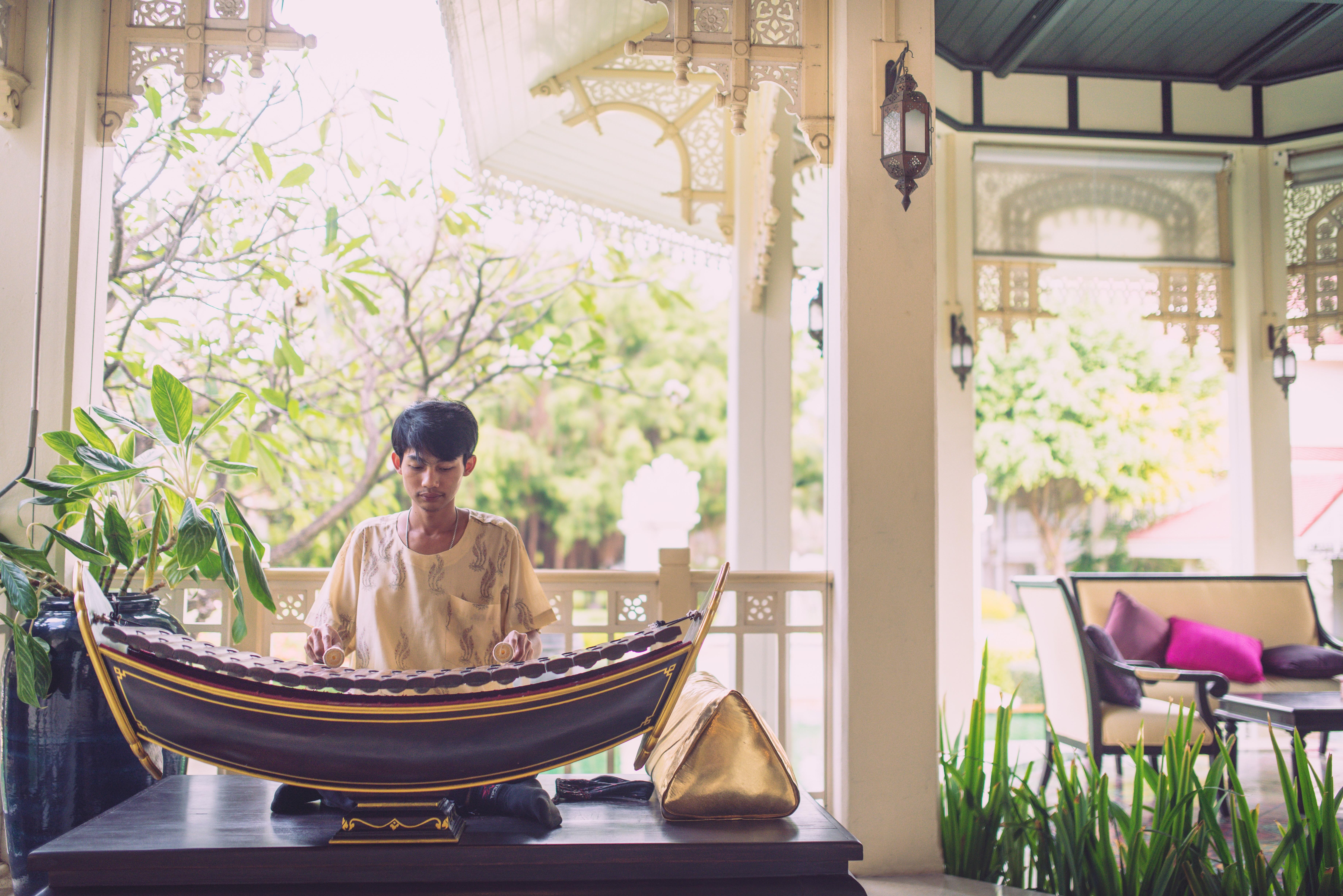 Wora Bura Hua Hin Resort & Spa Kültér fotó Thai musician playing the Ranat Ek