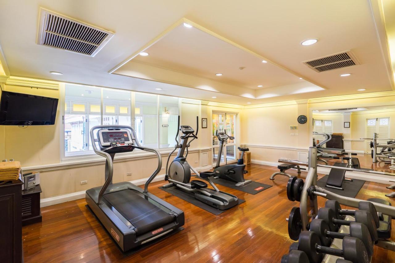 Wora Bura Hua Hin Resort & Spa Kültér fotó The gym at the hotel